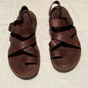 Born, dark brown sandal